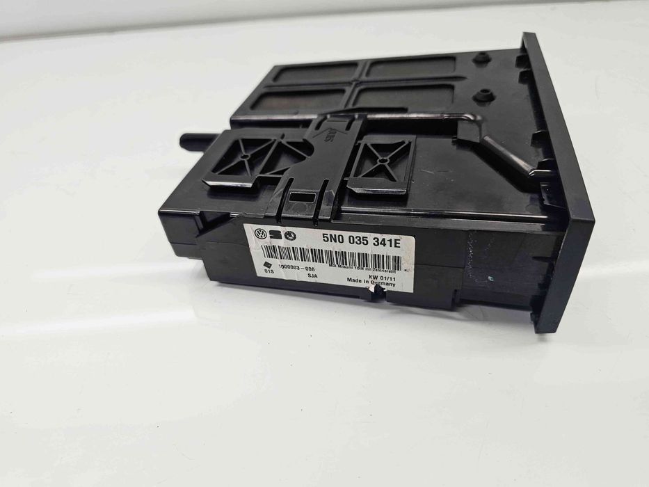 Conector auxiliar USB Volkswagen Golf 6 (5K1) [Fabr 2009-2013] 5N0035