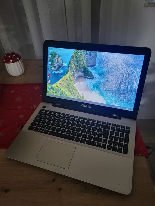 Laptop Asus L555r funcțional ssd 256gb