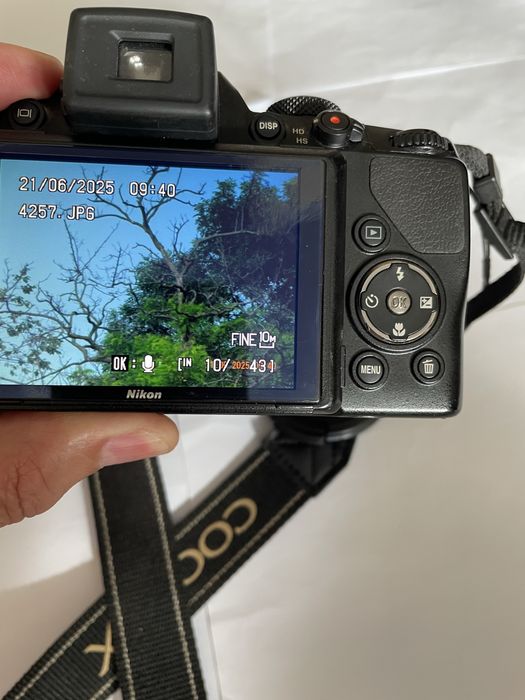 Nikon P100 26x zoom optic,10,3 Mpx,ecran rabatabil, afisare data ora