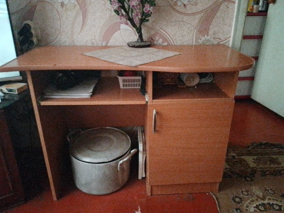 Продам компьютерный стол