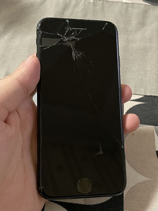 Iphone 7 yonmidi platada muomosi bor