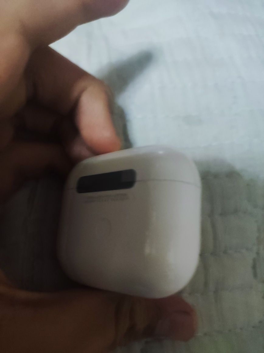 Airpods  pro 3 faqat 1 ta tarafi yoʻq  lekin orginal