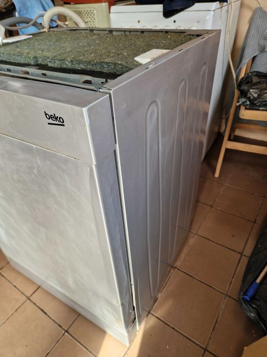 Продавам съдомиялна машина  Beko