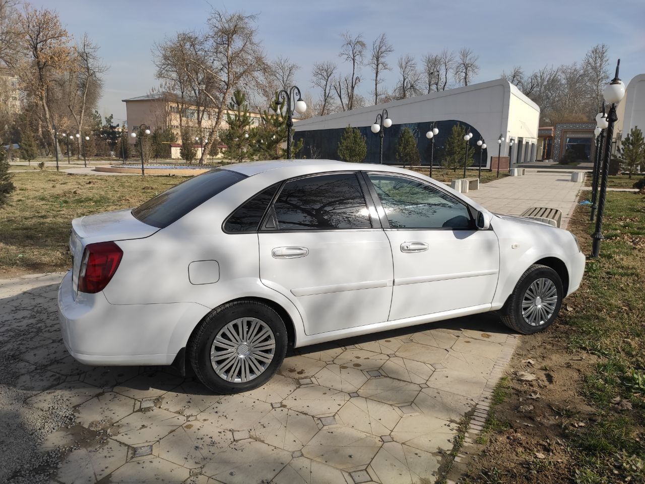 Lacetti 1.8 2009 avtomat naxt arenda