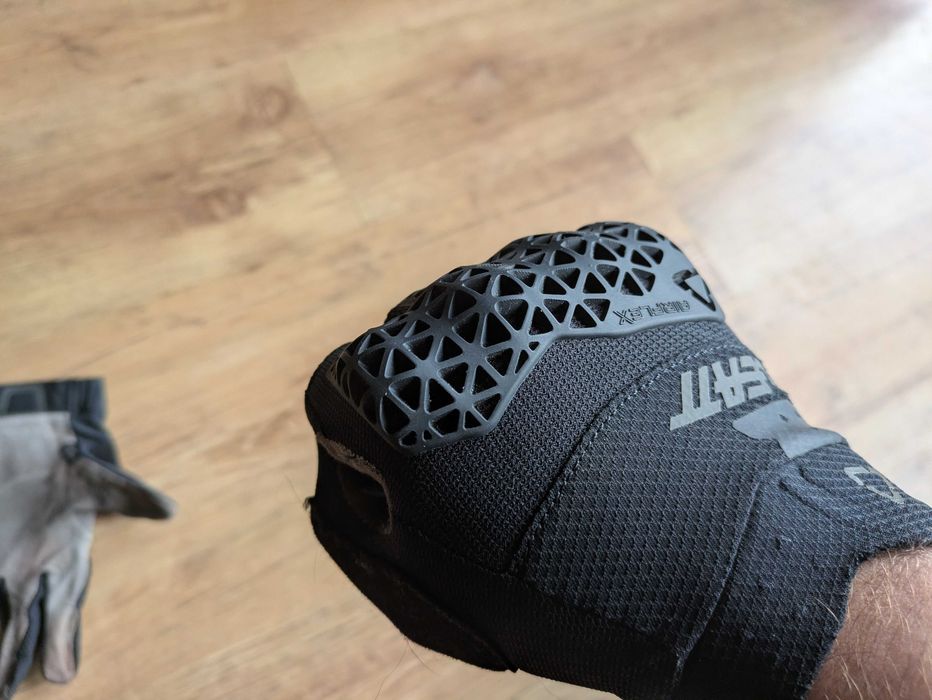 Bicicleta CTM SCROLL 29, Casca, Manusi