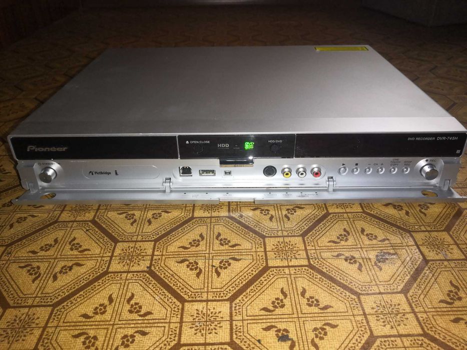 PIONEER DVR recorder. DVR-745H.