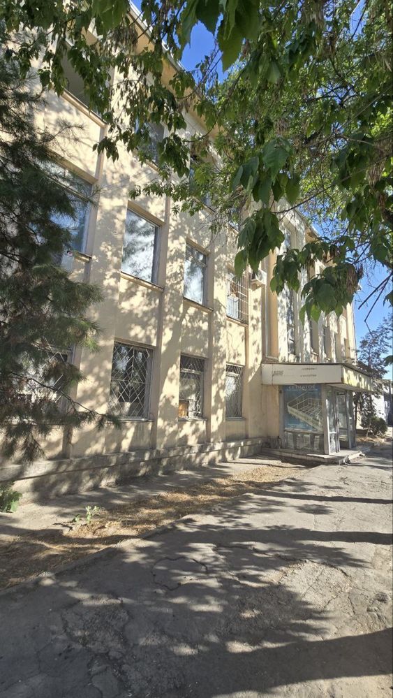 Сараеулька отдельно стоящее здание 5.7 соток 3этажей 1250кв.м срочно