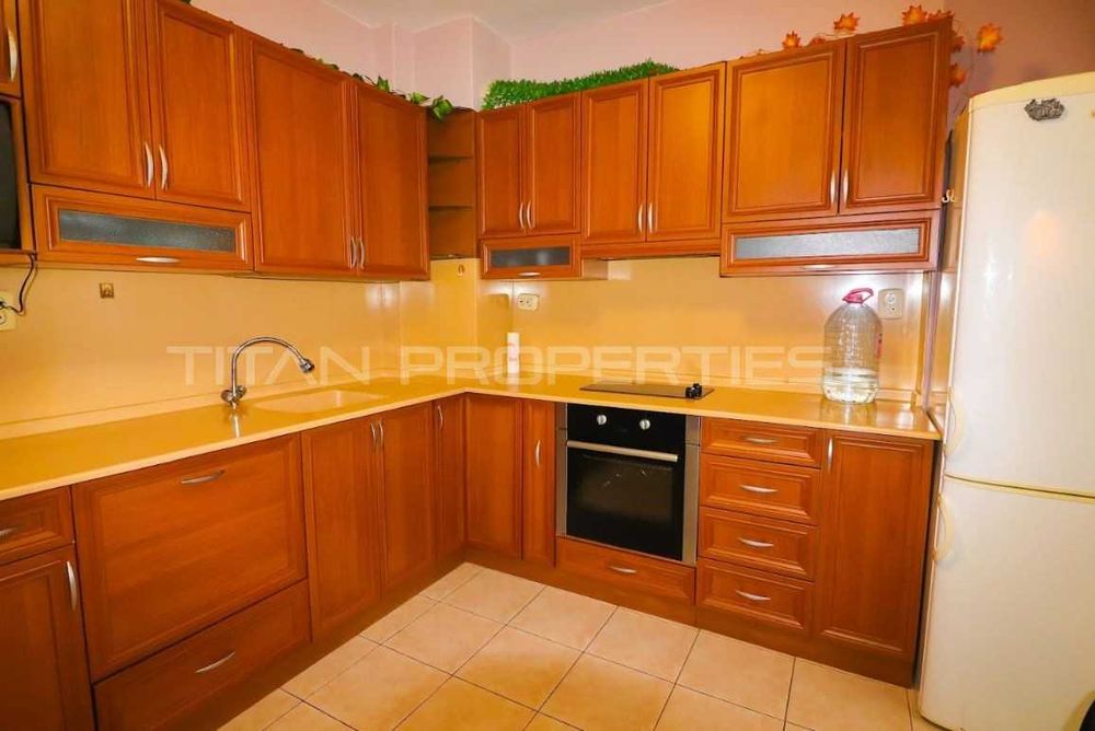 Тристаен апартамент, под наем, Център