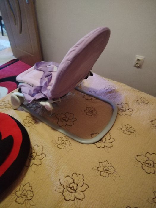 Balansoar cu vibrați, și leagăn.