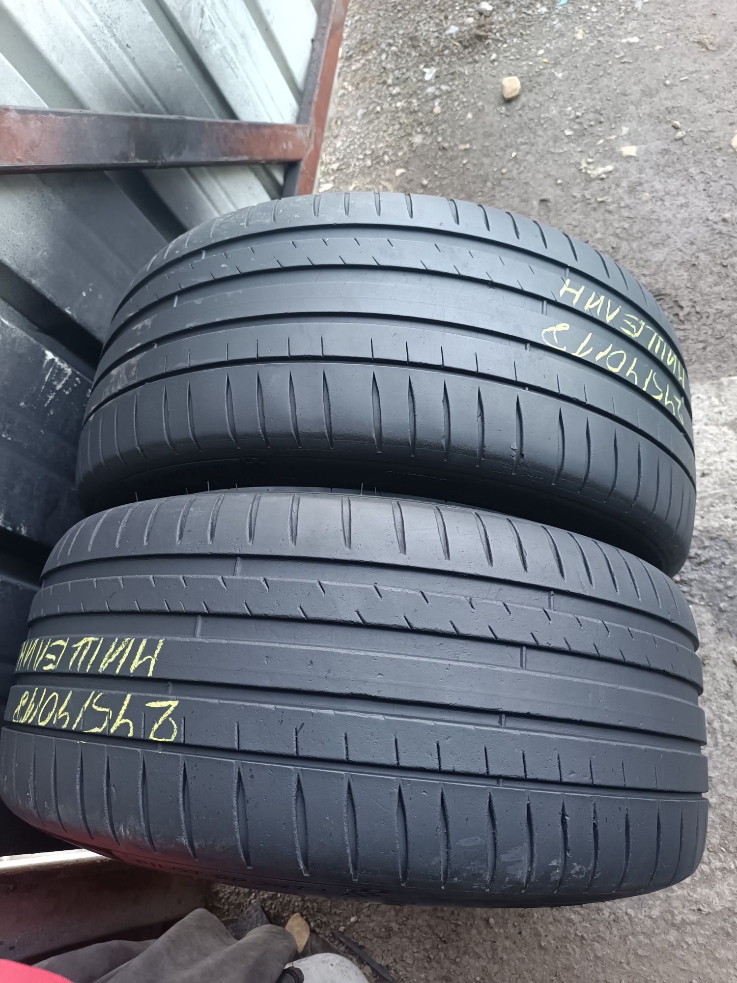 245/40/18 Michelin