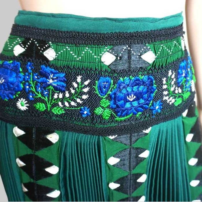 Zadie cu bocori , sort traditional plisat din Cluj , Arad , Salaj