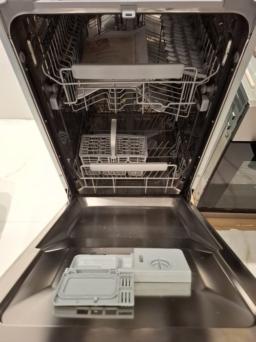 Съдомиялна Whirlpool