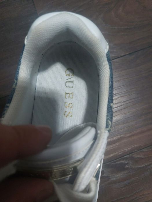 Adidasi dama Guess originali