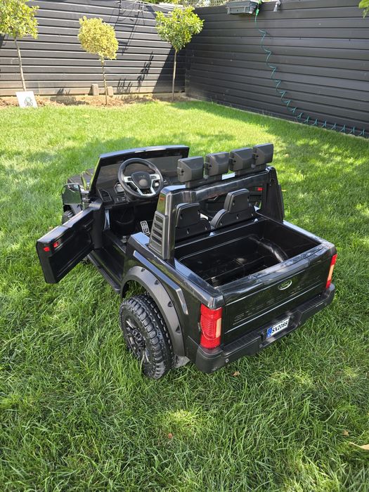 Mașină de jucărie Ford Super Duty gigantă