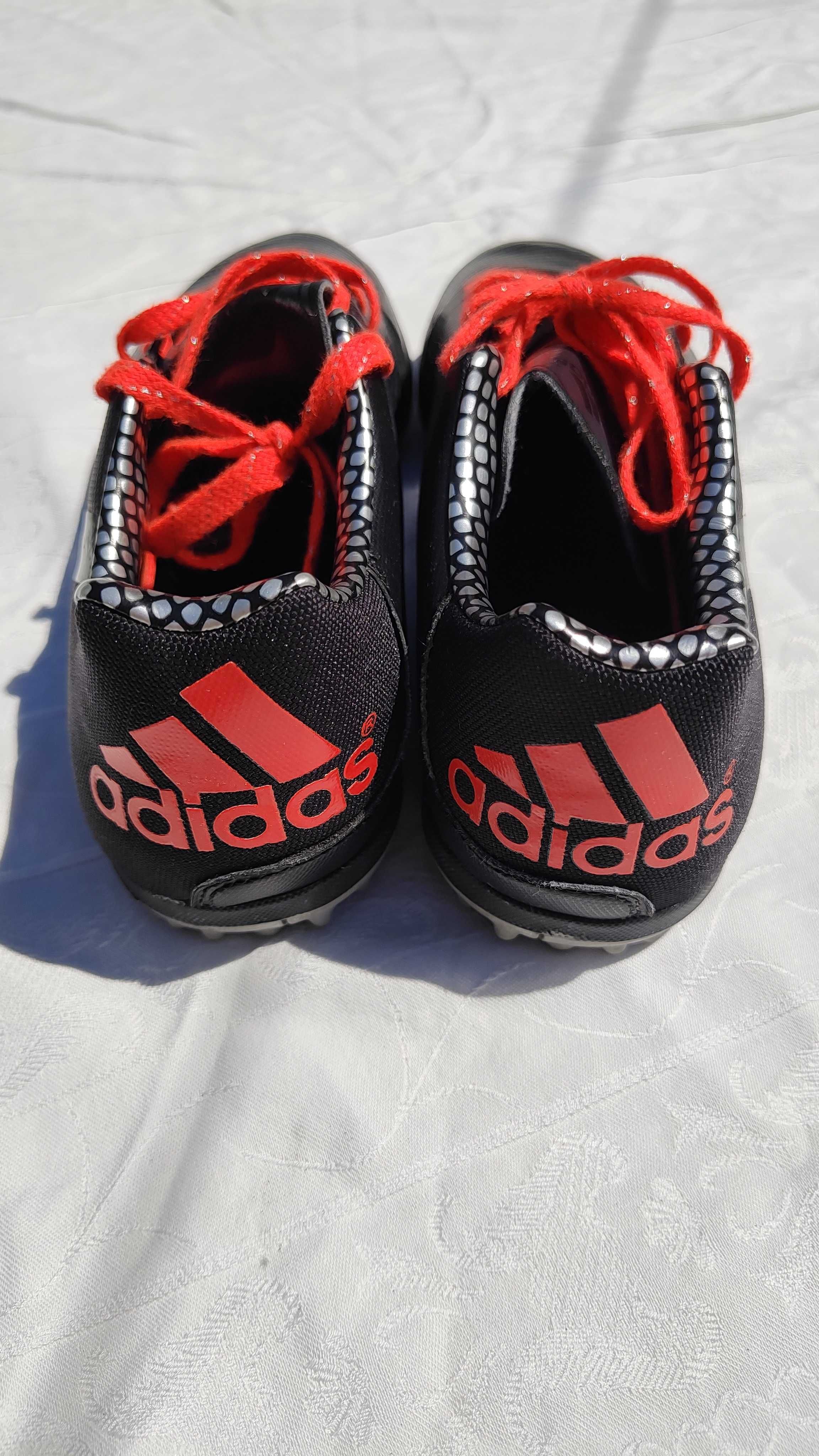 Мъжки футболни обувки в перфектно състояние, бутонки: Adidas и Umbro