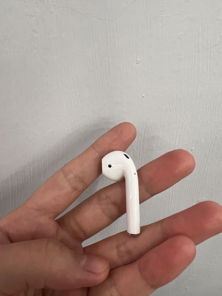 Левый ухо от  AirPods 2 оригинал