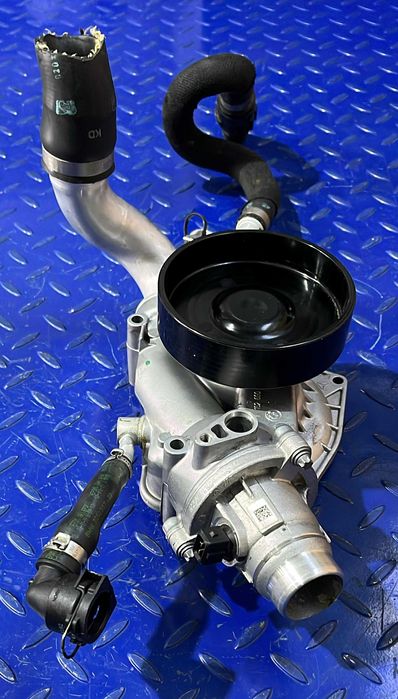 Pompa de apa BMW 7852344