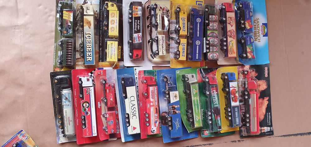 Loturi de 20 camioane, tiruri,scară HO 1:87