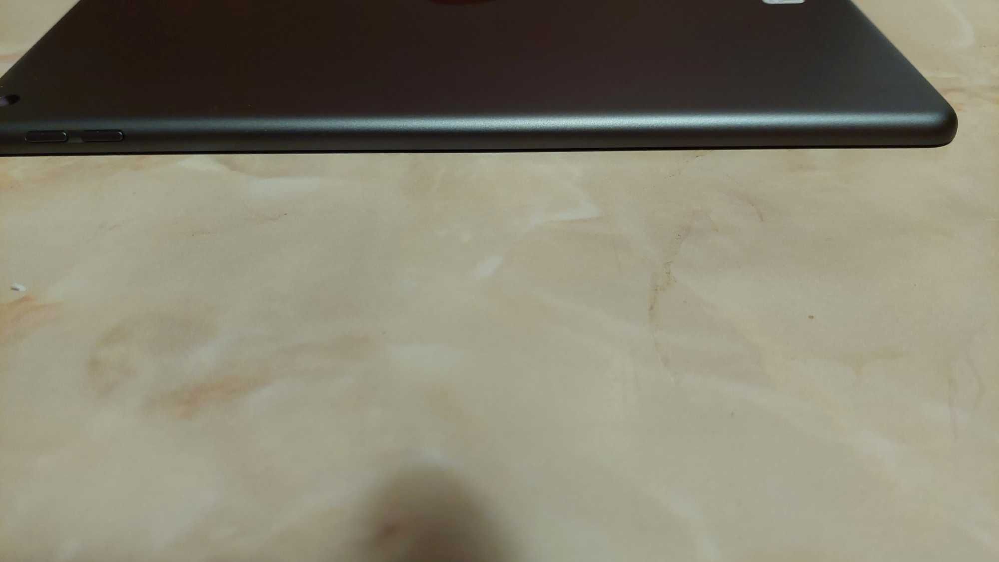 Ipad 8(generatia a 8 a)  impecabila ,dispay 10,2 inch 32Gb
