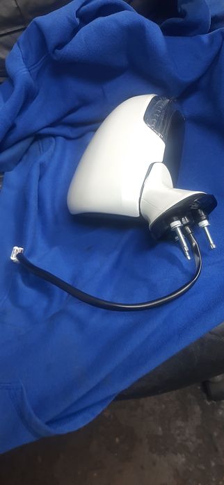 Огледало ляво за Тойота Авенсис 2013г