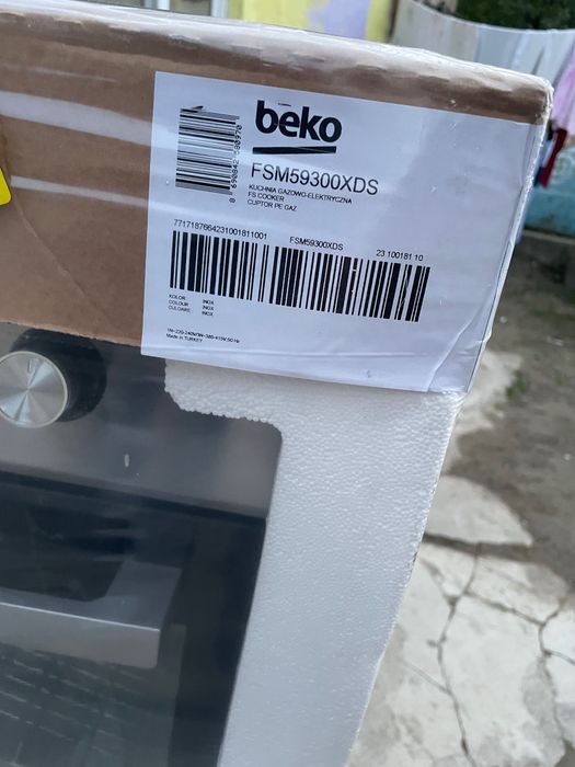 Vând aragaz electric Beko preț 3200 RON
