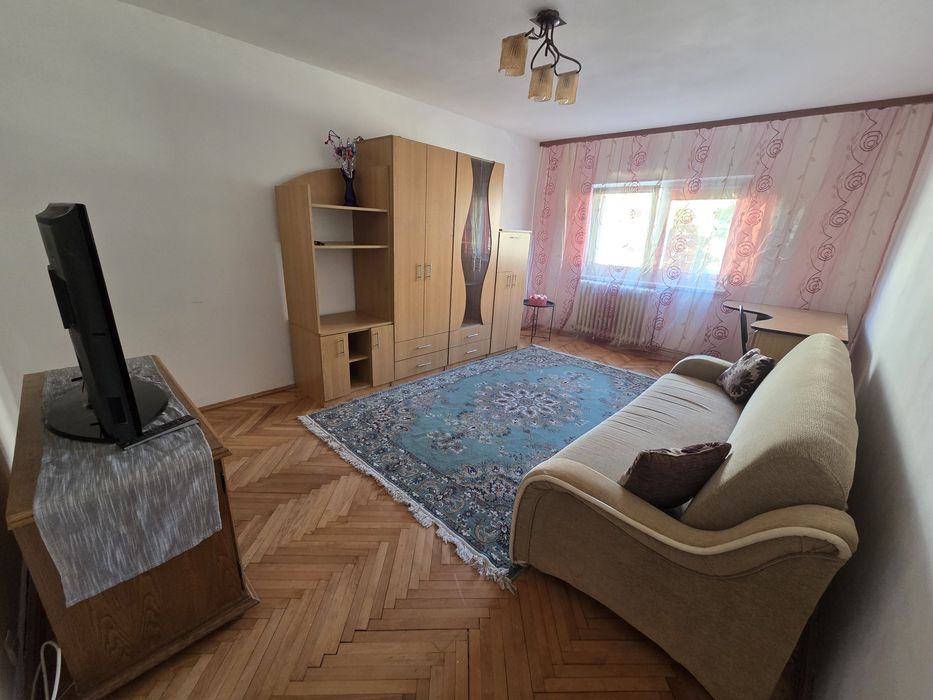 Inchiriez apartament 3 camere