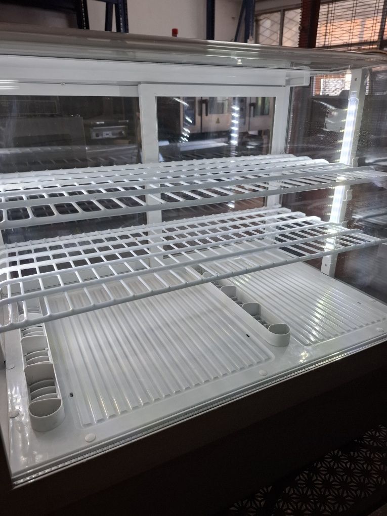 Vitrina rece cofetărie