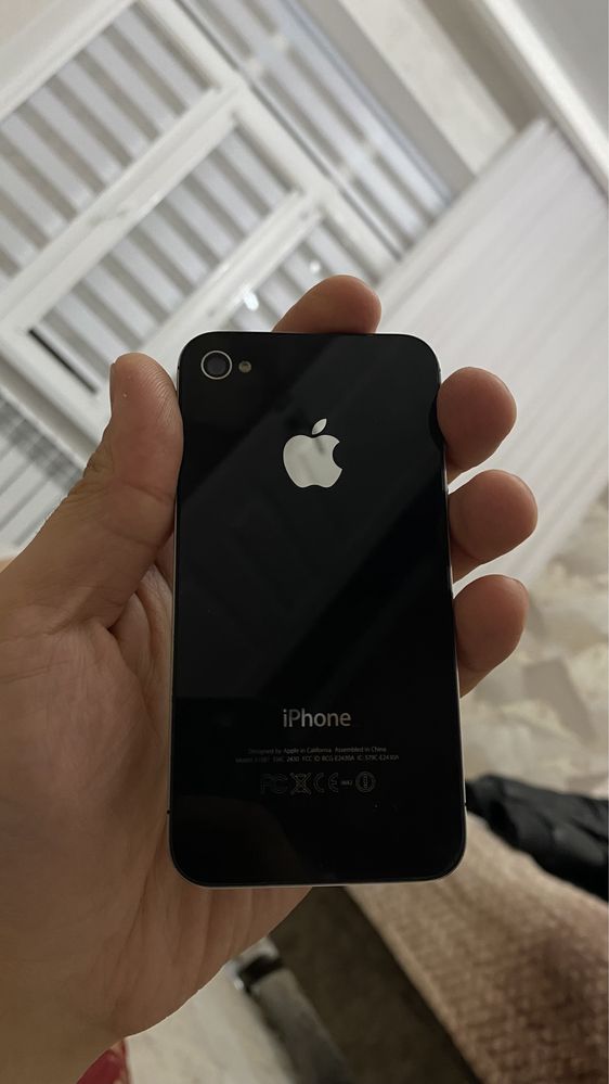 чёрный Iphone 4s 32gb