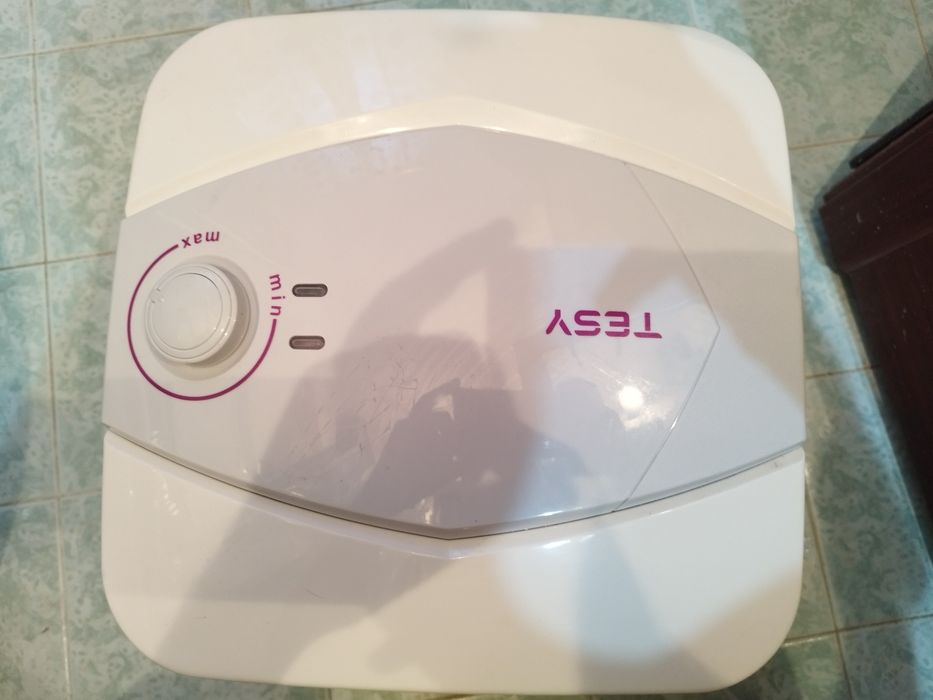 Компактен 7 л бойлер TESY за монтаж над или под мивка
GCA 0715 G01 RC