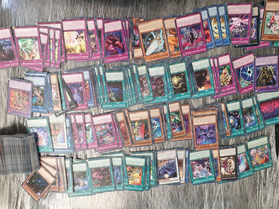450+ Carti yugioh originale , stare foarte buna