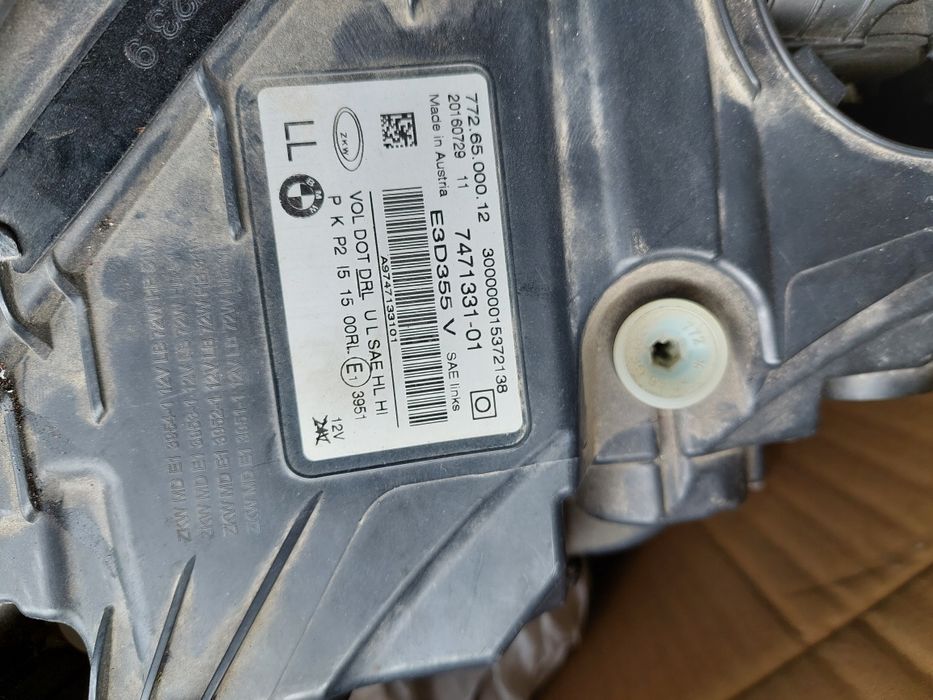 Фар за BMW G 11 на части