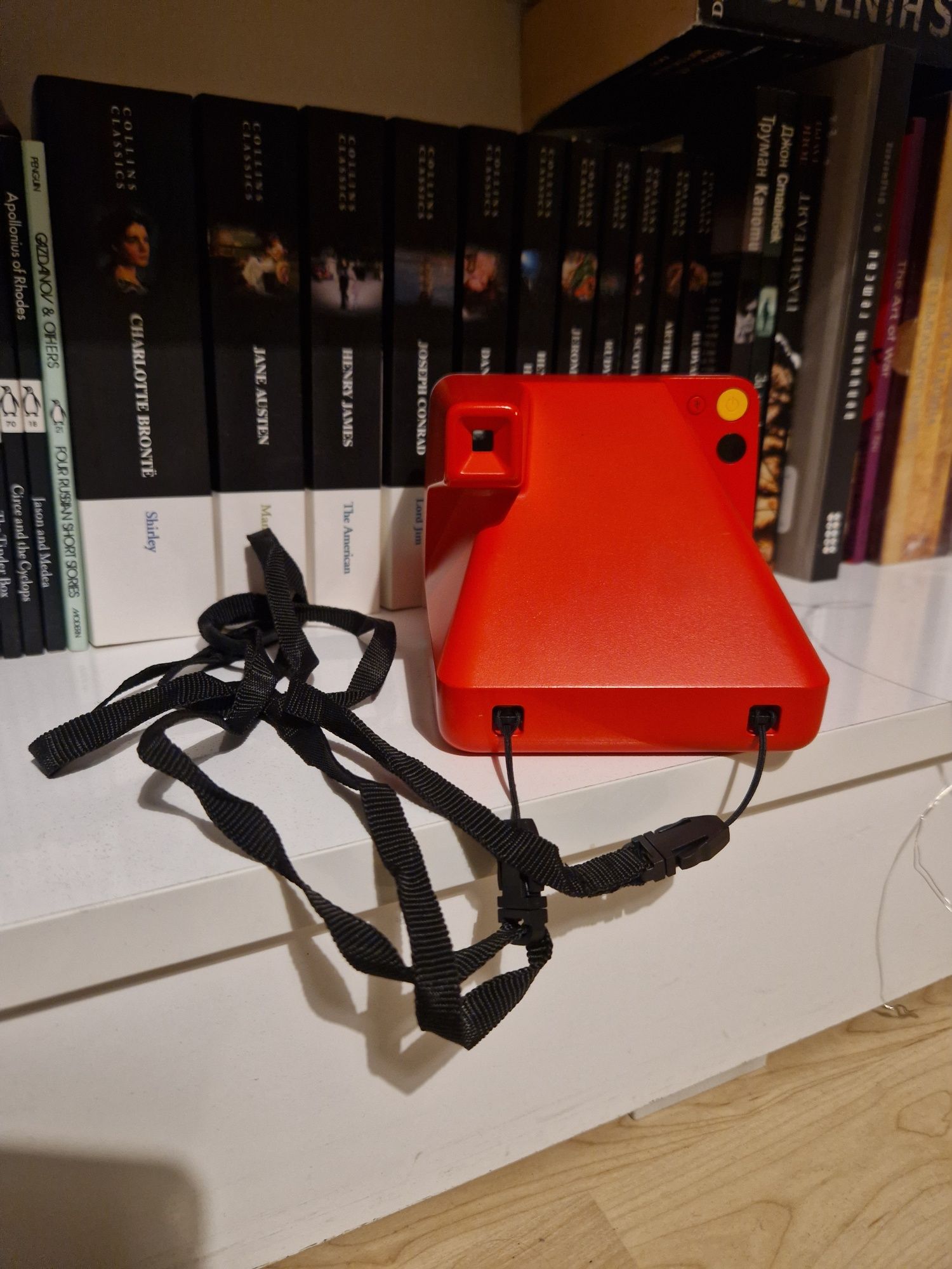 Polaroid Now фотоапарат за моментни снимки