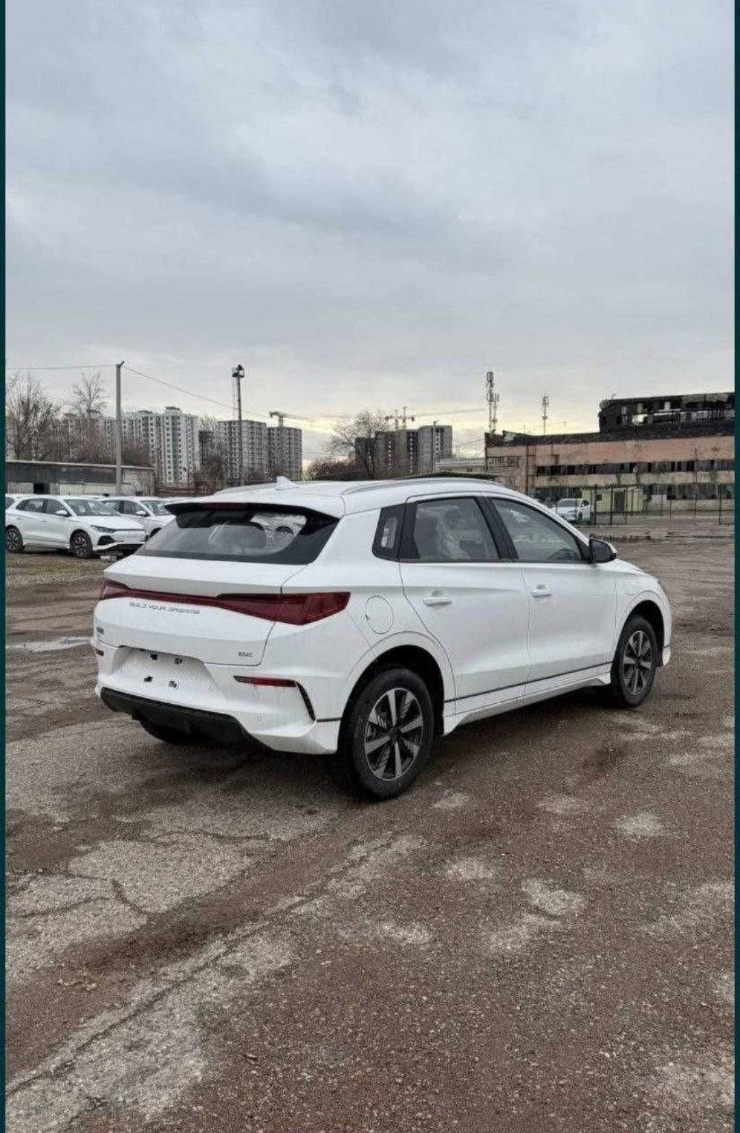 BYD E2 Oq Rangli 405 Km Loxary Toshkentda Tayyor.