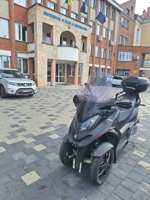 Quadro mp3 350 s se conduce cu B