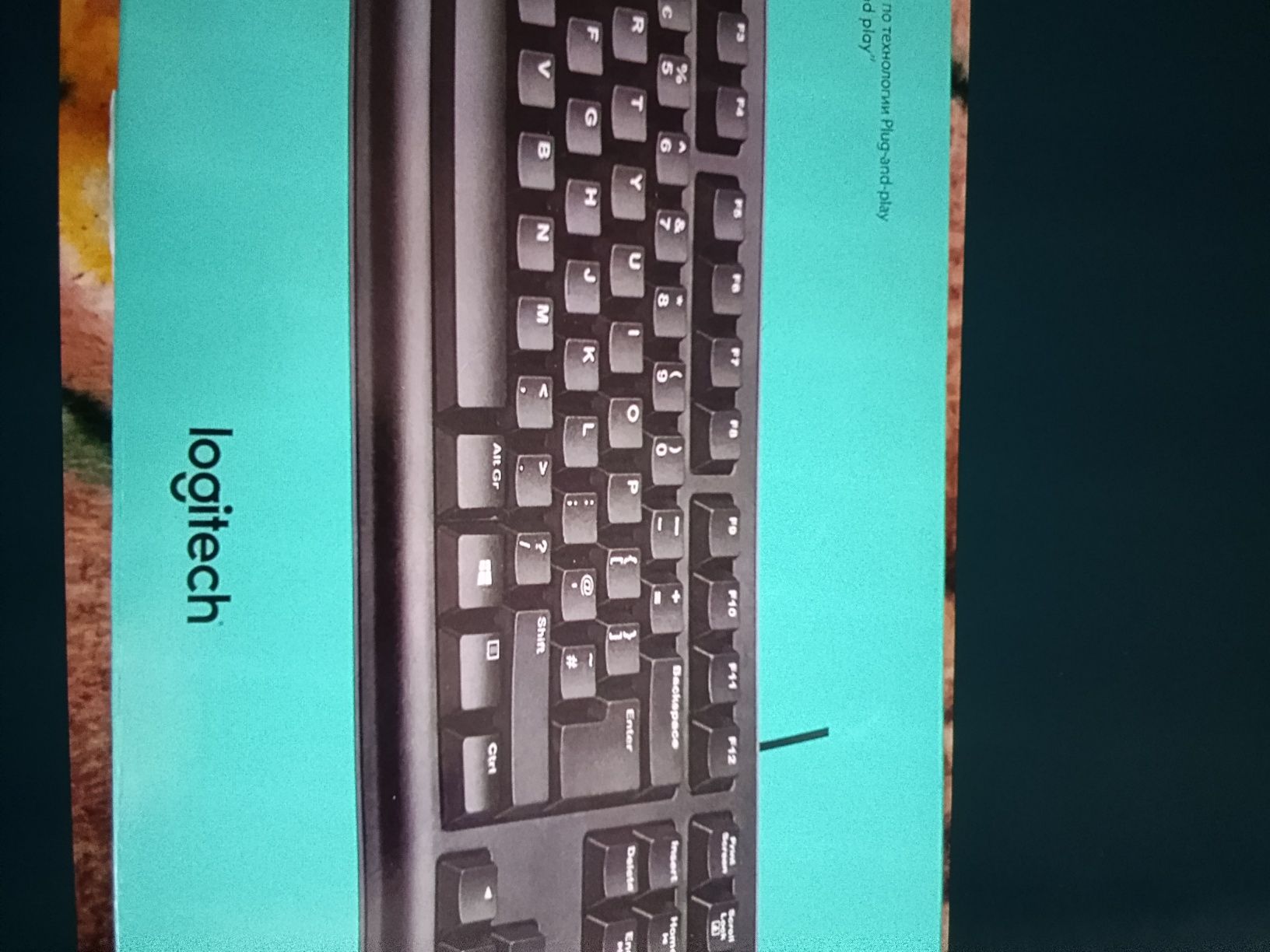 Продам клавиатуру Logitech для компьютера.