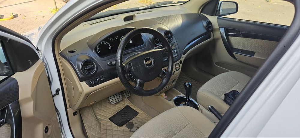 Нексия 3 2017 беживий салон 203000юрган краскаси бор