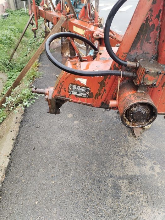 Vând plug cu 4 brazdare mig azot și grapa rotativa