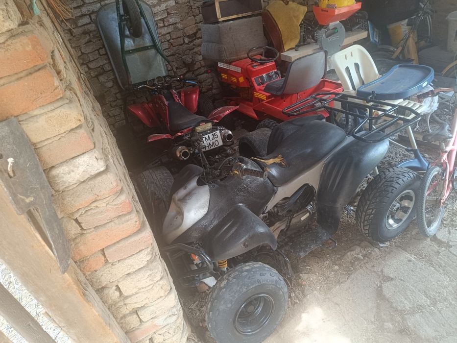 Vând ATV 250 CC cel roșu, ATV 150cccel negru și tractoraș