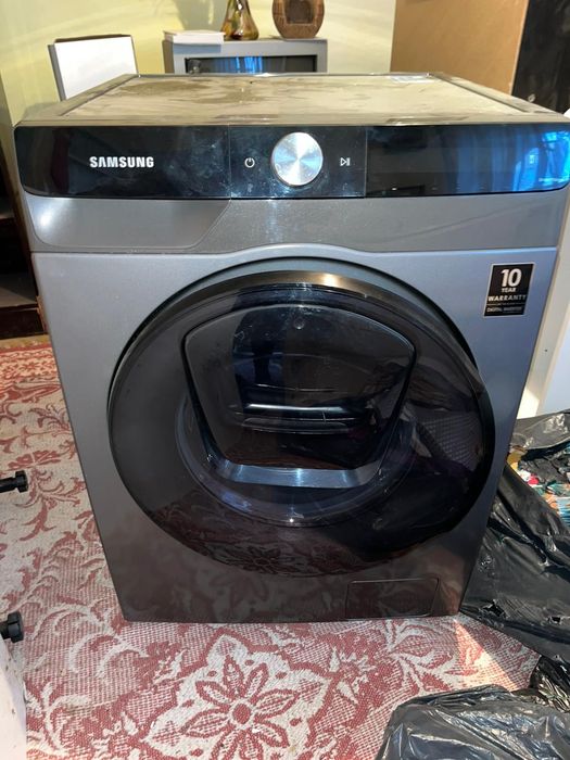 Vand mașina de spălat cu uscător