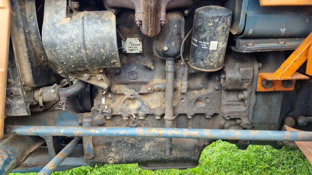 Vând tractor universal 445UTB