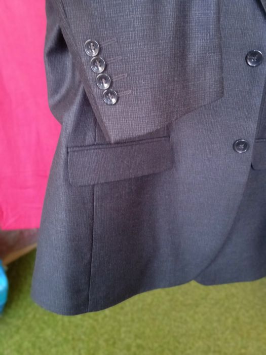 Костюм мужской Новый в чехле Срочно