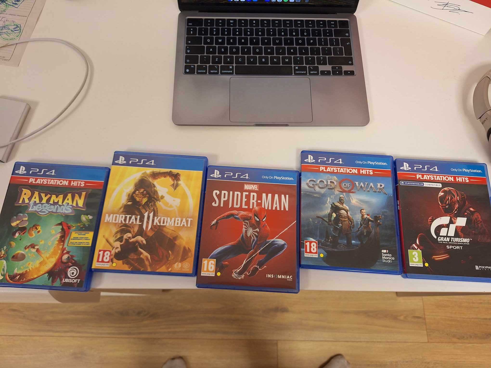 PlayStation 4 с джойстик - 1 ТВ