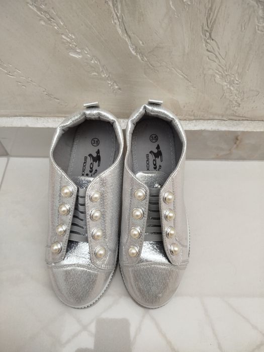 Детски обувки нови