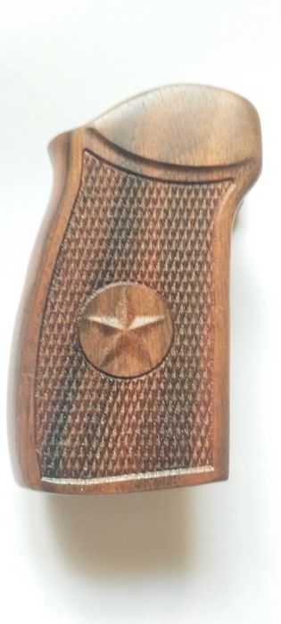 Орехова ръкохватка за пистолет Макаров