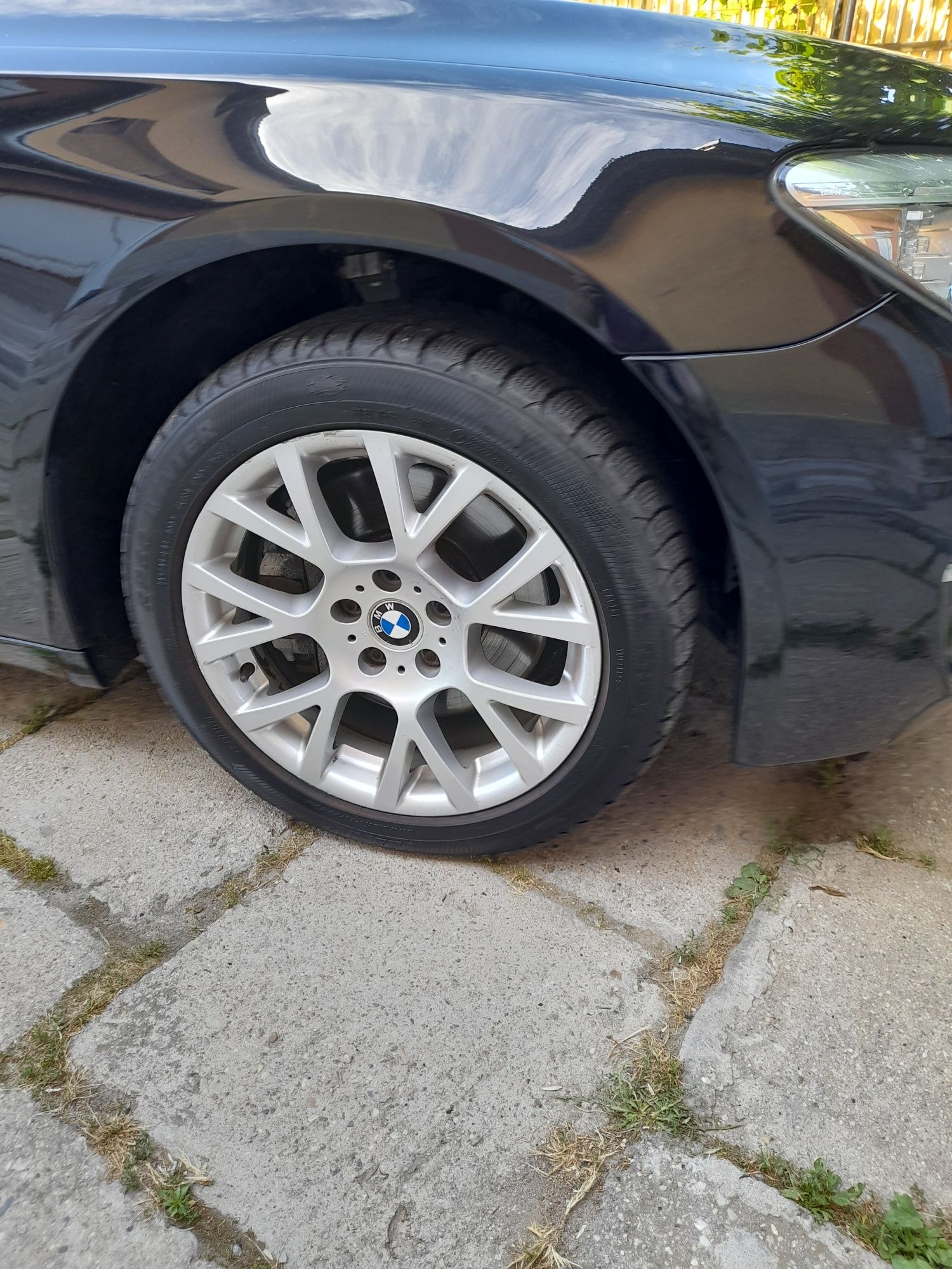 Vând set jante aliaj originale BMW R18 echipate cu anvelope pirelli