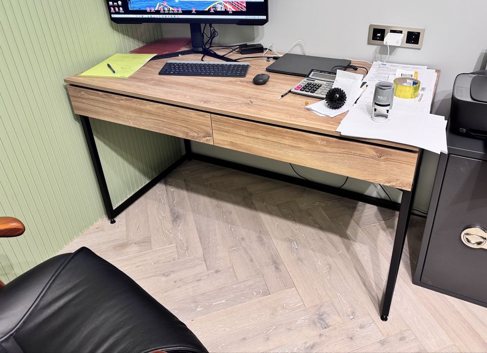 Письменный стол для работы