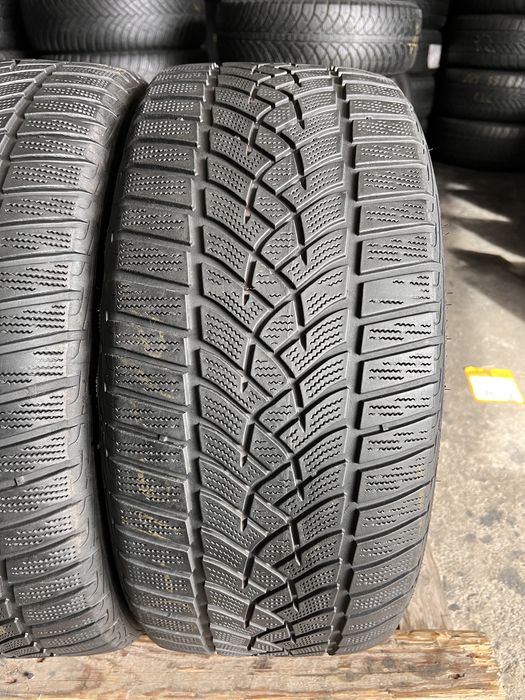 2 anvelope iarna 225/40/18 , GoodYear !