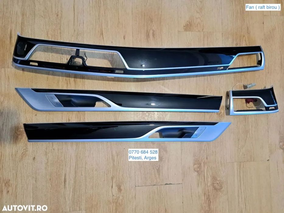 BMW Seria G Ornament plansa bord Trim usa stg dr fata Ornament gura ventilatie stg negru lucios cu chrome si lumini ambientale G11 + LCI G12 + LCI