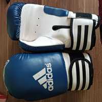 Спортивные боксерские перчатки