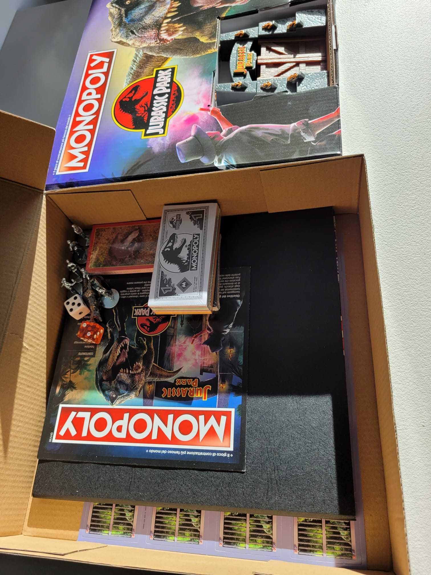 Joc de societate Monopoly: Jurassic Park - Versiune in Italiana